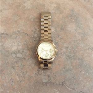Michael kors gold watch needs battery